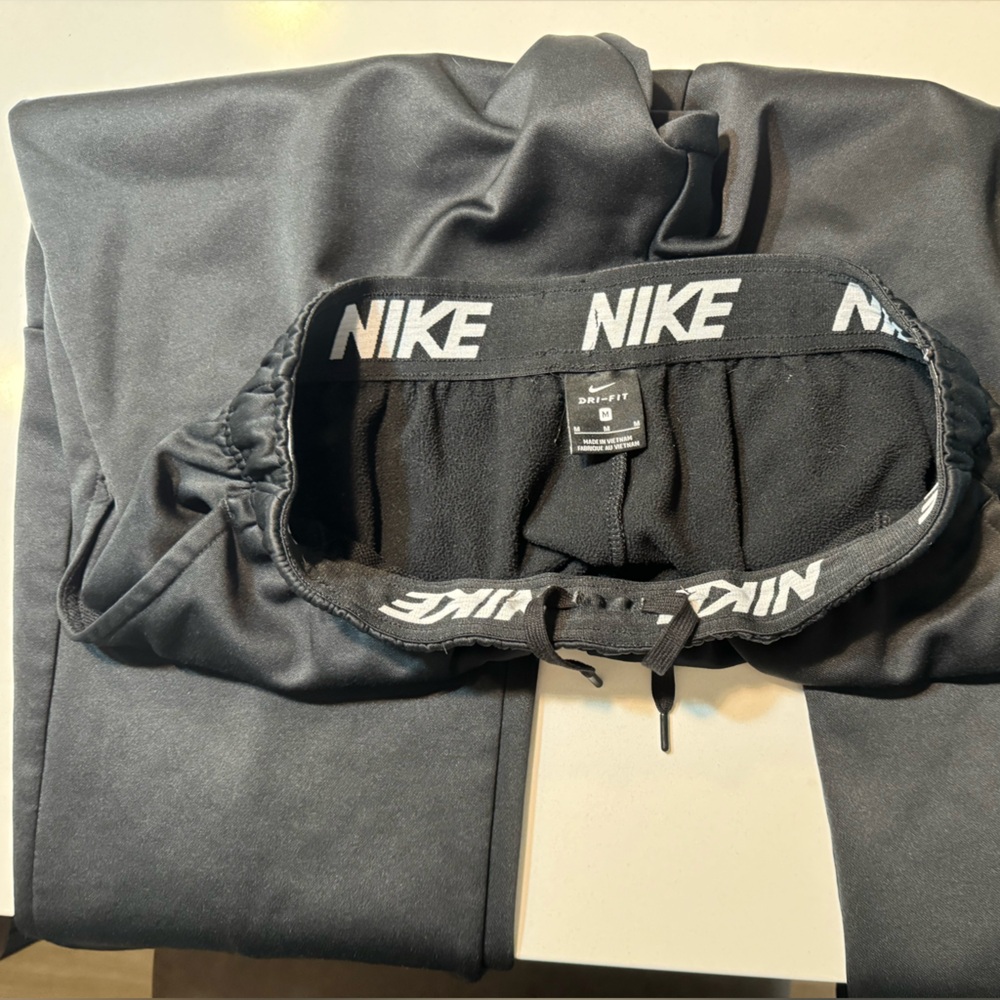 Nike Dri-FIT sweatpants size M like new